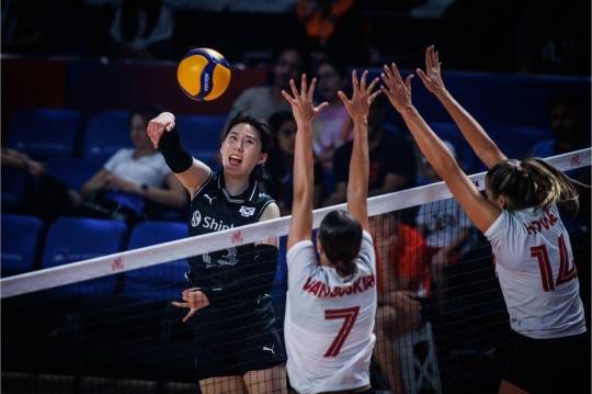 공격하는 여자배구 대표팀 주장 박정아
[국제배구연맹 홈페이지 캡처]