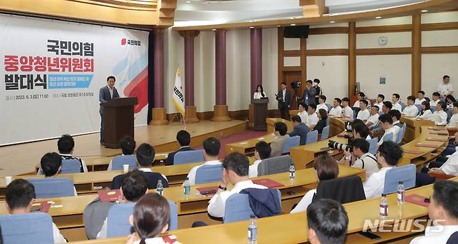 [서울=뉴시스] 김금보 기자 = 김기현 국민의힘 당대표가 3일 오전 서울 영등포구 국회의원회관에서 열린 국민의힘 중앙청년위원회 발대식에서 인사말을 하고 있다. 2023.06.03. kgb@newsis.com