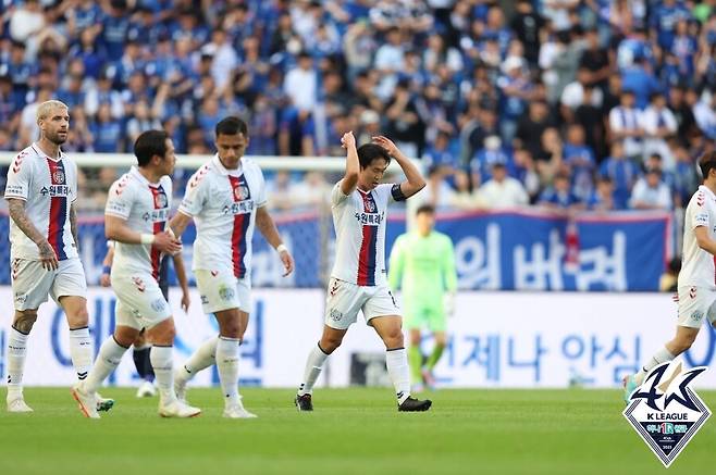 ▲ 윤빛가람의 선제골로 앞서나간 수원FC. ⓒ한국프로축구연맹