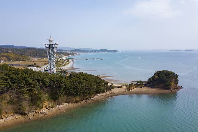 공사 중인 남당항 홍성스카이타워 [홍성군 제공. 재판매 및 DB 금지]