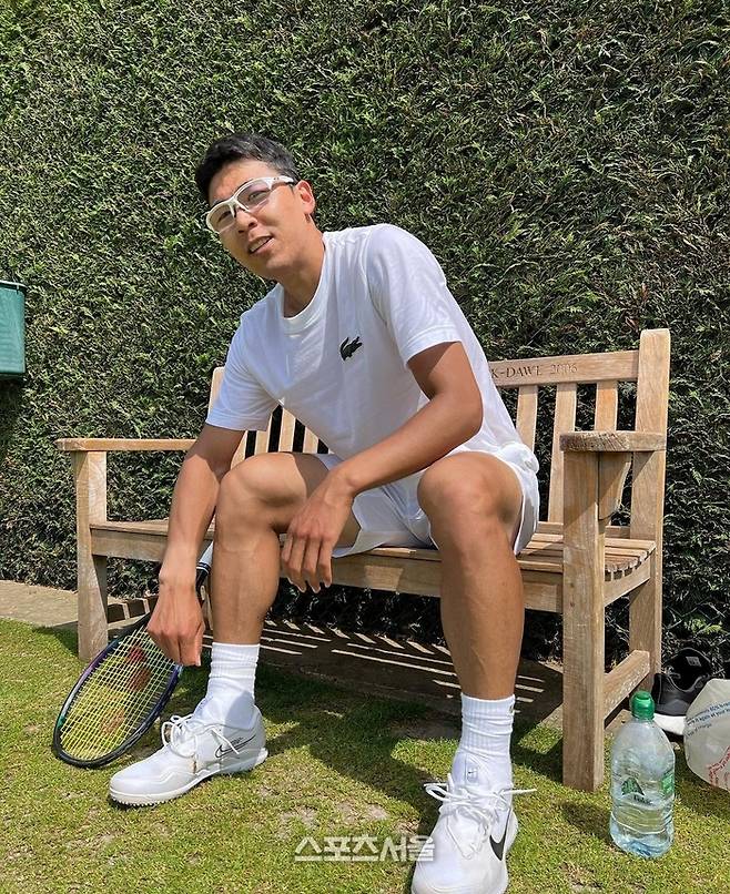 ATP 챌린저 투어 2023 서비톤 트로피 출전을 위해 영국 런던 인근 잔디코트에서 훈련중인 정현.  정현은 이 사진을 지난 2일 인스타그램에 올렸다.