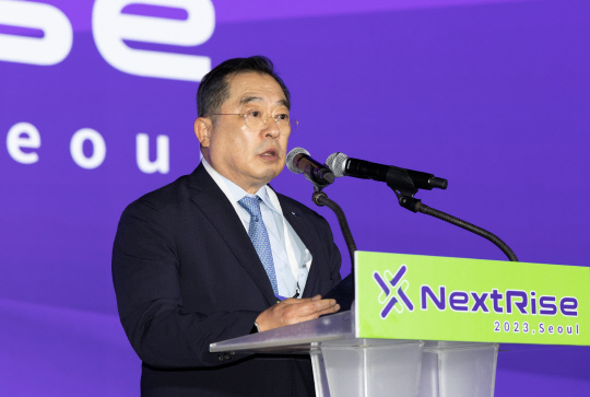 구자열 한국무역협회 회장이 '넥스트라이즈(NextRise) 2023 서울' 전시회 개막식에서 개회사를 하고 있다. 한국무역협회 제공