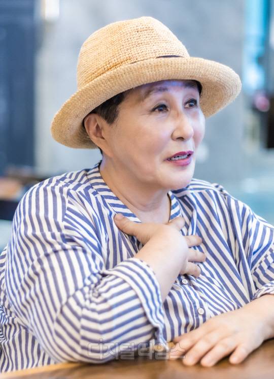 디지털타임스는 4일 전여옥 전 국회의원과 암 투병 이후의 근황 그리고 여러 정치현안들과 관련해 단독 인터뷰를 진행했다. <디지털타임스 박동욱기자 fufus@>