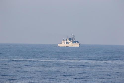 미국 해군 구축함이 대만해협을 통과하는 동안 중국 인민해방군 군함이 150m 이내의 거리까지 접근한 것으로 나타났다. 미 해군 7함대 홈페이지 캡처 연합뉴스