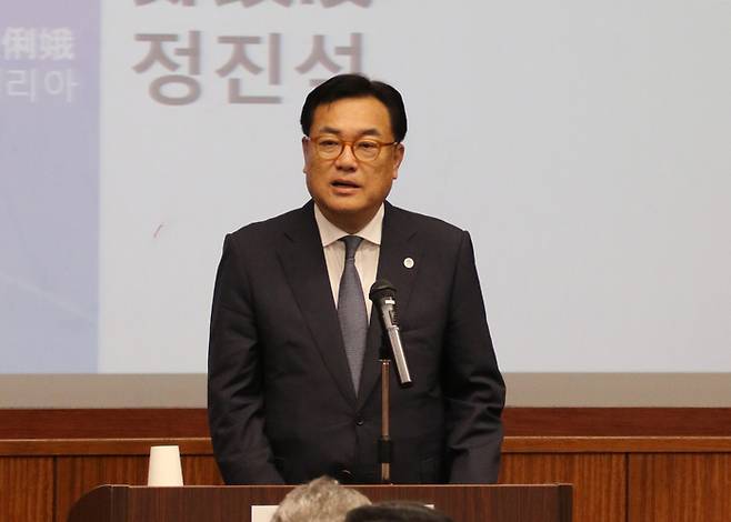 김대중·오부치 공동선언 25주년을 기념해 3일(현지시간) 일본 도쿄 와세다대에서 열린 심포지엄에서 한일의원연맹 회장인 정진석 의원이 축사하고 있다. 2023.6.3 연합뉴스