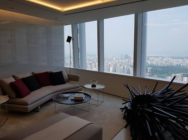 시그니엘 레지던스 펜트하우스 분양 당시 내부 모습. 서영상 기자