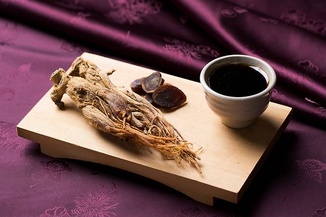홍삼·인삼은 면역억제제, 항응고제, 당뇨약, 신경안정제를 복용중이라면 피해야 한다. [123RF]