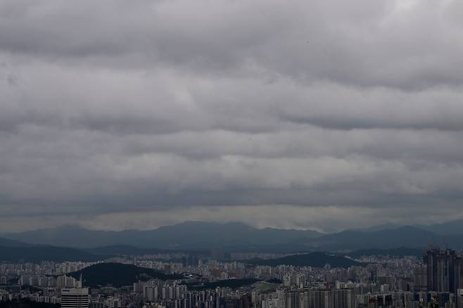 서울시내 하늘. 박해묵 기자