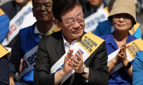이재명 더불어민주당 대표가 3일 오후 부산 부산진구 서면에서 열린 후쿠시마 오염수 방류 반대 영남권 규탄대회에 참석하고 있다. 연합뉴스
