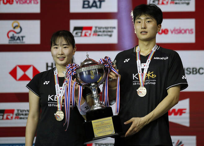 ▲ 2023 BWF 태국오픈 혼합 복식에서 우승한 김원호(오른쪽)와 정나은 ⓒ연합뉴스/EPA