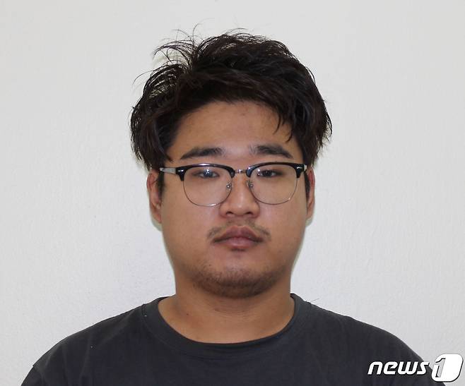 경찰의 신변보호를 받던 여성의 가족을 살해한 혐의로 구속된 이석준(25)의 신상정보. (서울경찰청 제공) 2021.12.14/뉴스1