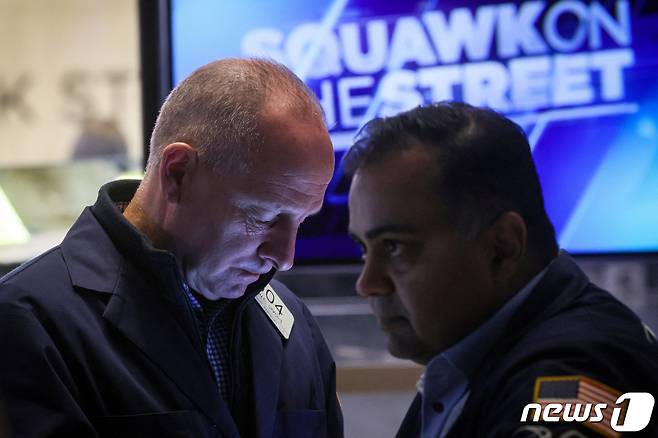 뉴욕증권거래소의 내부 객장 트레이더들ⓒ 로이터=뉴스1