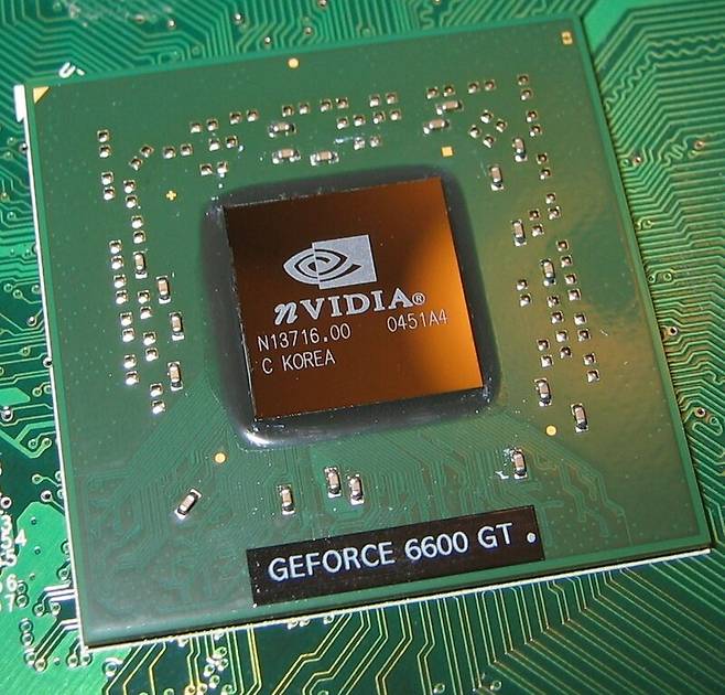 엔비디아의 그래픽처리장치(GPU) 가운데 하나인 지포스 6600GT. 위키미디어 코먼스