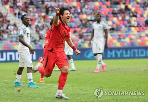 5일 아르헨티나 산티아고 델 에스테로 스타디움에서 열린 2023 FIFA U-20 월드컵 8강전 한국 대 나이지리아의 경기. 연장 전반 최석현이  헤더 골을 터뜨린 뒤 환호하고 있다. 연합뉴스