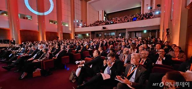 제90차 세계동물보건기구 WOAH 총회가 지난 달 21~25일 프랑스 파리에서 각국 대표 수의사(CVO) 등 전문가 1000여명이 참석한 가운데 열렸다. /사진=정혁수