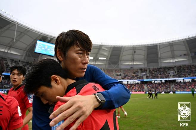 한국 U-20 대표팀이 나이지이라를 꺾고 U-20 월드컵 준결승에 진출했다. 사진은 4강행 확정 이후 선수들을 격려하는 김은중 감독. /사진=대한축구협회