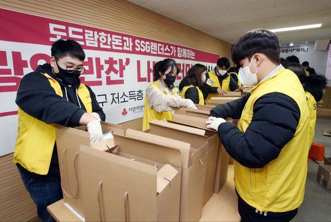 SSG 랜더스가 올해부터 ‘함께 으쓱 프로젝트’를 런칭해 구단의 모든 ‘스포츠 ESG’ 활동을 하나로 통합해 운영한다. / SSG 랜더스