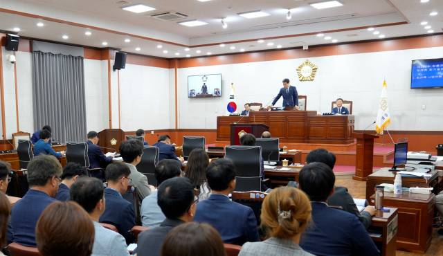▲지난 6월 1일 제282회 제1차 정례회 제1차 본회의에서 집행부 10개부서에 대한 군정질문을 실시했다.ⓒ장흥군의회