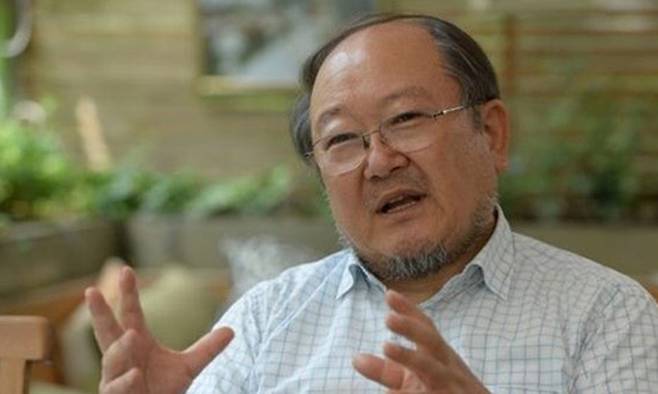 더불어민주당 쇄신작업을 이끌 혁신기구 수장에 외부 인사인 이래경 다른백년 명예이사장이 5일 임명됐다. 민주당 제공