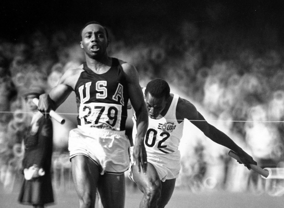 인류 최초로 육상 남자 100m 9초대에 진입한 미국 댚대표 짐 하인스가 지난 3일(현지시간) 76세를 일기로 세상을 등졌다. 사진은 그가 처음으로10초대 벽을 허문 1968년 멕시코시티올림픽 경기 모습.