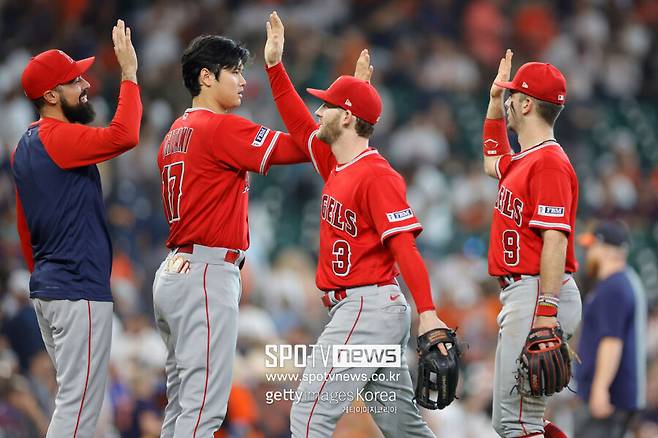 ▲ 승리를 만끽하는 에인절스 선수단.