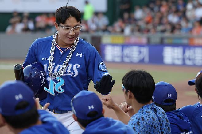 ▲윤정빈이 홈런을 친 후 기뻐하고 있다. ⓒ삼성 라이온즈