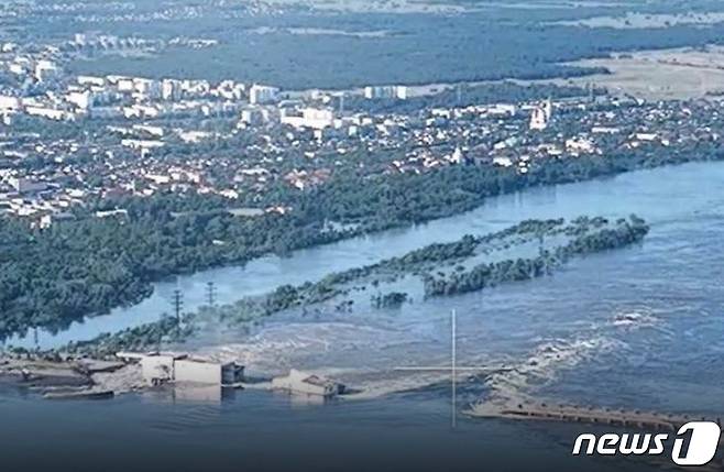 6일 우크라이나 국영 에너지 기업 에네르고아톰이 공개한 헤르손주(州) 노바 카호프카 댐 사진. 2023.06.06/뉴스1 ⓒ AFP=뉴스1 ⓒ News1 김민수 기자