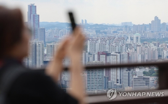 남산에서 바라본 서울 시내 아파트 모습. 사진 연합뉴스