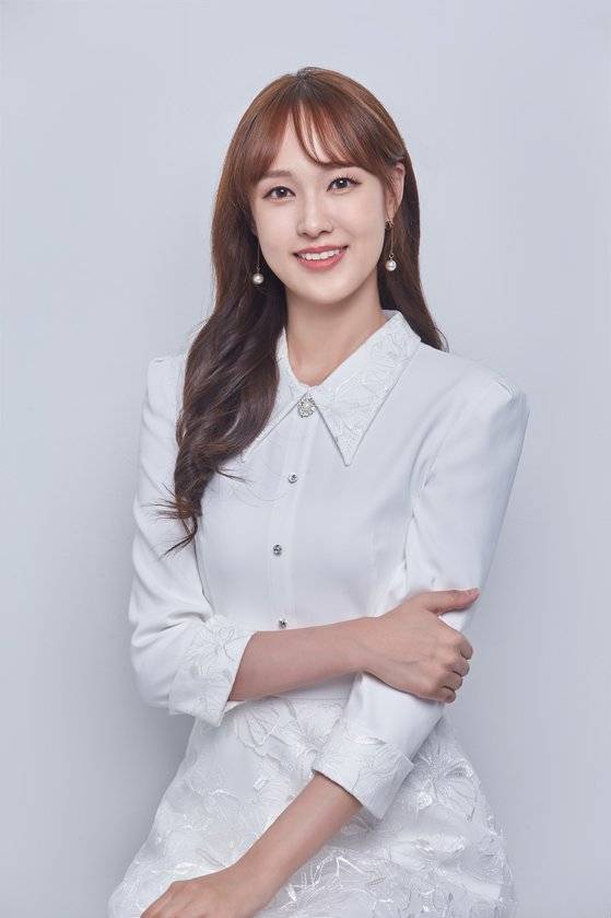 17년차 뮤지컬 배우인 최지이씨. 이달 중순 개막 예정인 '모차르트!'에서 발트슈테텐 남작부인역을 맡았다. 어린 모차르트에게 꿈과 희망을 불어넣는 역할이다. [사진 최지이 배우 제공]