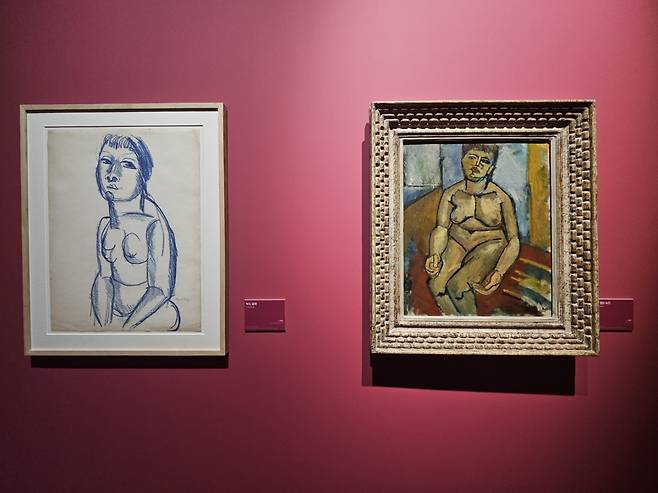 "Seated Nude" by Raoul Dufy from 1909 (right) and "Nude Study" created in 1911 are on display at the exhibition at The Hyundai Seoul. (Park Yuna/The Korea Herald)