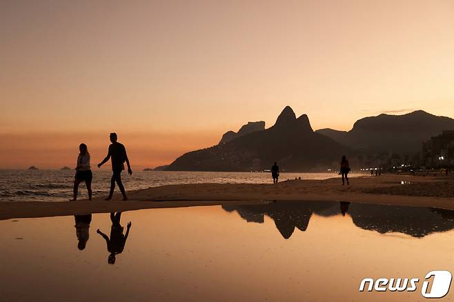보사노바 대표곡 '이파네마에서 온 소녀'(The Girl from Ipanema)를 부른 가수 아스트루지 지우베르투가 6일(현지시간) 별세했다. 사진은 브라질 리우데자네이루의 이파네마 해변. 2023.06.06/ ⓒ 로이터=뉴스1 ⓒ News1 박재하 기자