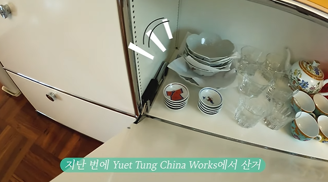 Kang Soo-jung used a Luxury cup.On the 7th, Kang Soo-jung Kang Soo Jung  ⁇   ⁇   ⁇   ⁇   ⁇   ⁇   ⁇   ⁇   ⁇ ...........................Kang Soo-jung, who appeared in the kitchen from the morning, said, There will be two meetings today. Those who live in apartments come once. Koreans are living in apartments quite well. I decided to have tea time.At lunch, my close siblings and my sisters who went to buy a container together came and explained.Kang Soo-jung, who was setting the table before tea time, also took out the Luxury Hermes Cup and Container, which he had done as a coma when he married.Kang Soo-jung, who finished his guests with his own baked scones, biscuits, croissants, and fruits, also prepared food for the next guest. Kang Soo-jung, who set yubu sushi, tteokbokki, fish cake skewers and kimmi, was tired because it was too hot.It is also the easiest to eat outside. He liked to call people at home, so he showed tiredness to buy it outside.