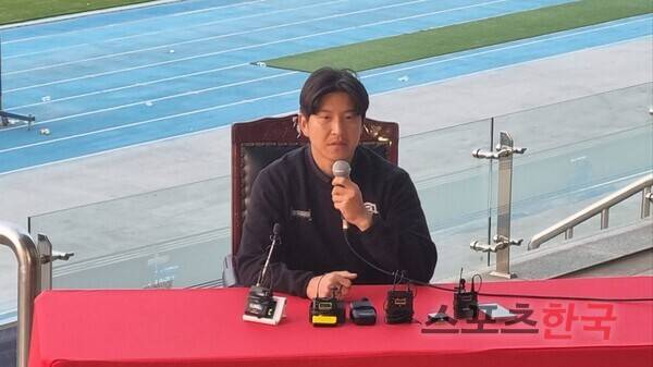 은퇴 기자회견에 임하는 박주호. ⓒ스포츠한국 김성수 기자