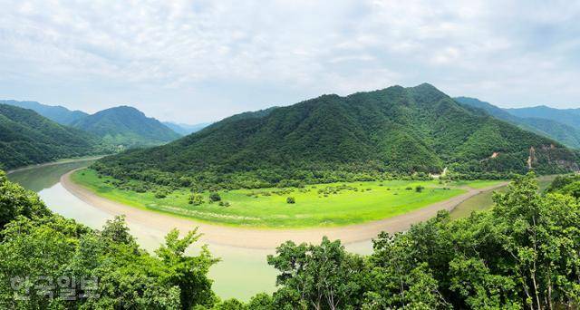백암산케이블카 탑승장 가는 길에 스쳐 보이는 양의대습지.