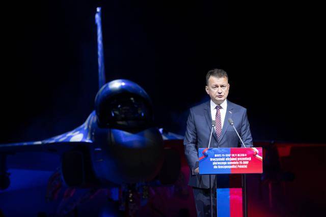 마리우시 브와슈차크 폴란드 부총리 겸 국방부 장관이 7일 경남 사천 한국항공우주산업(KAI) 본사에서 열린 '폴란드 수출형 FA-50GF 1호기 출고식'에서 축사하고 있다. KAI 제공