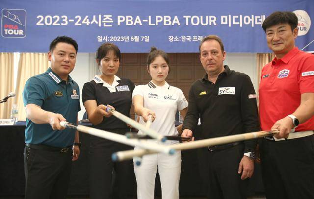 7일 PBA-LPBA 투어 미디어데이에 참석한 조재호(왼쪽부터), 스롱 피아비, 한지은, 다니엘 산체스, 이충복. PBA 제공