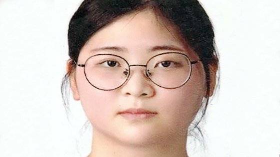 온라인 과외 앱으로 만난 20대 여성을 살해하고 시신을 유기한 혐의를 받는 정유정(23)씨의 신상이 공개됐다. 사진 부산경찰청