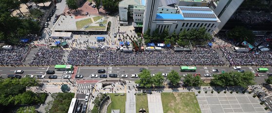 현충일인 6일 서울 종로구 세종대로 일대에서 자유통일당 회원들이 주사파 척결 집회를 열고 있다. 연합뉴스