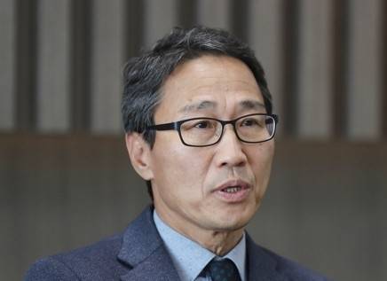 7일 산업안전보건법 위반 혐의로 법정구속된 최준욱 전 인천항만공사 사장.|연합뉴스 사장