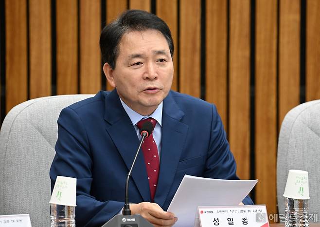 성일종 국민의힘 우리바다 지키기 검증 TF 위원장이 7일 서울 영등포구 여의도 국회의사당 본청에서 열린 국민의힘 우리바다 지키기 검증 TF 확대회의에 참석해 발언하고 있다. 임세준 기자
