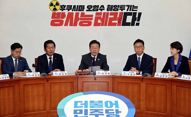 이재명 더불어민주당 대표가 7일 국회에서 열린 최고위원회의에서 발언을 하고 있다.