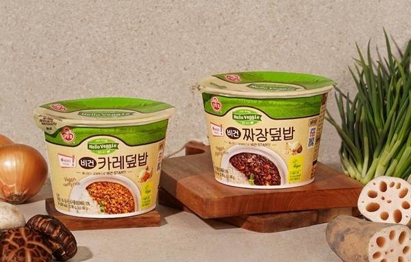 옴니인사이드 카레·짜장 덮밥. 오뚜기 제공