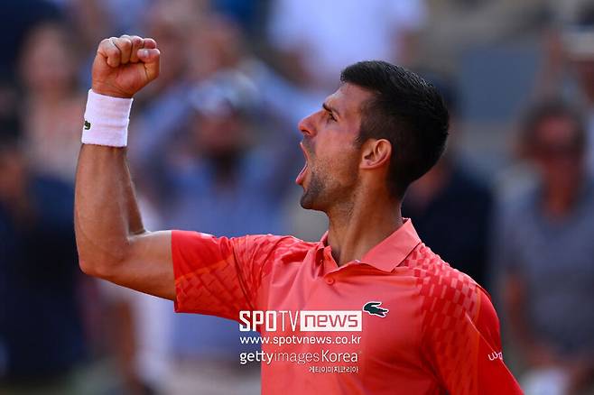 ▲ 2023년 롤랑가로스 프랑스오픈 남자단식 8강전에서 득점을 올린 뒤 주먹을 불끈 쥐는 노바크 조코비치