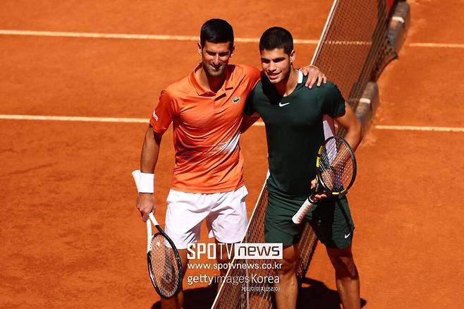 ▲ 2022년 ATP 투어 마드리드오픈에서 준결승에서 맞붙은 노바크 조코비치(왼쪽)와 카를로스 알카라스