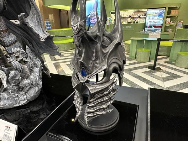 - 아서스 머리 엄청 작네