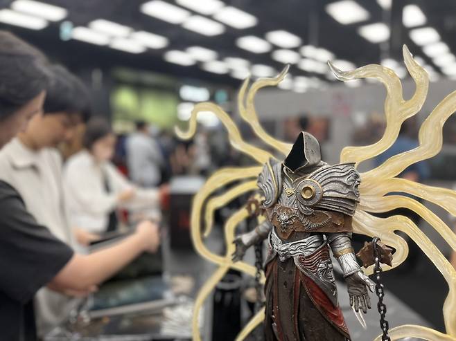 ‘디아블로4’ 이나리우스 대형 스태츄. 제공 | 블리자드