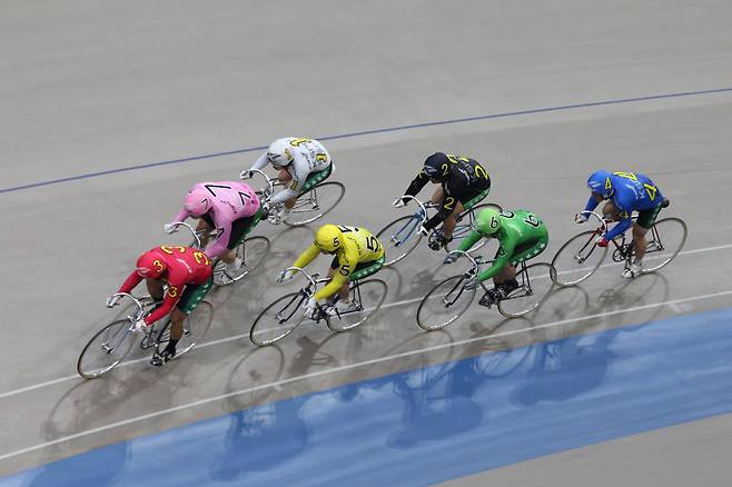 광명스피돔에 출전한 선수들이 경합을 벌이고 있다. 사진제공=건전홍보팀