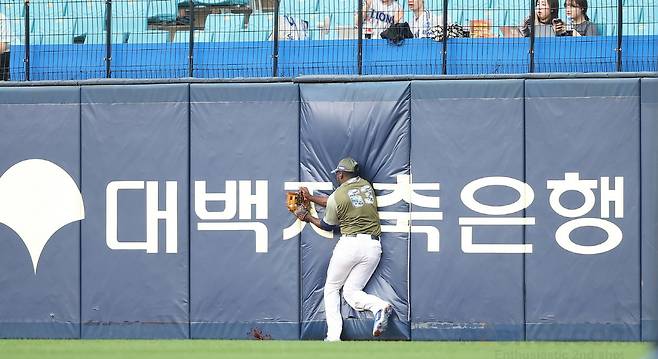 1회초 피렐라 슈퍼캐치. 사진제공=삼성 라이온즈