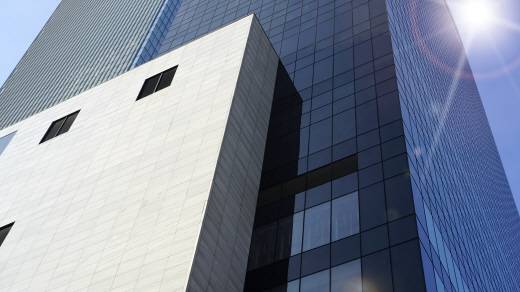 고금리 여파로 부동산 경기침체가 장기화되자 정부가 대출·세금 등 규제를 완화하면서 대체 투자상품으로 각광받던 지식산업센터의 가치가 하락했다. /사진=이미지투데이