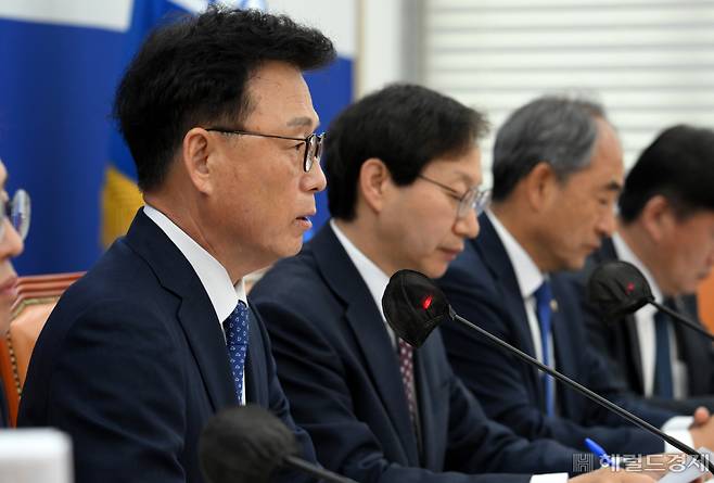 박광온 더불어민주당 원내대표가 8일 서울 영등포구 여의도 국회의사당 본청에서 열린 더불어민주당 정책조정회의에 참석해 발언하고 있다. 임세준 기자